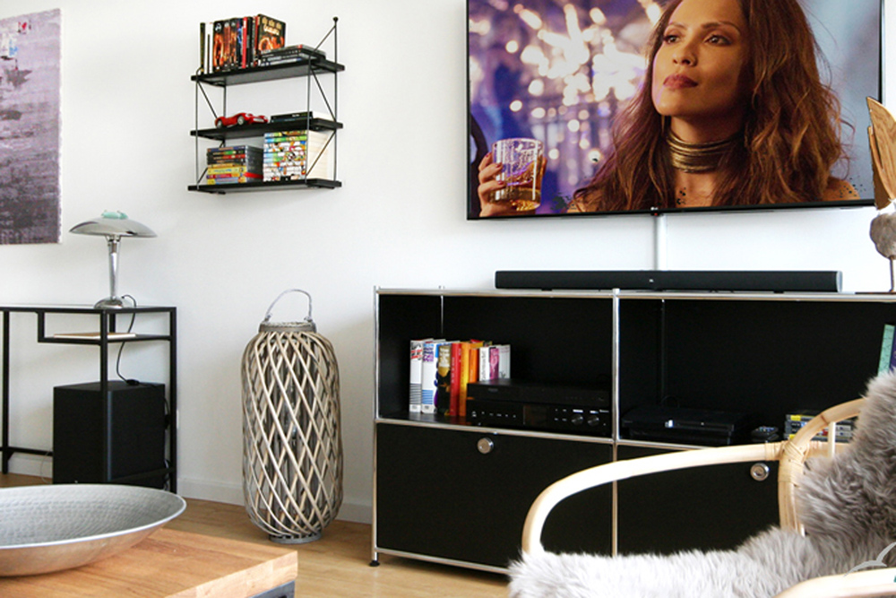 Flachbildfernseher und Stereoanlage in der Bude17 im Seeschlösschen Grömitz